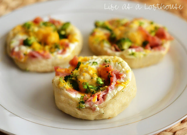 Spiral Stuffed Rolls are rolls filled with ham, cheddar cheese, broccoli and cream cheese. Life-in-the-Lofthouse.com