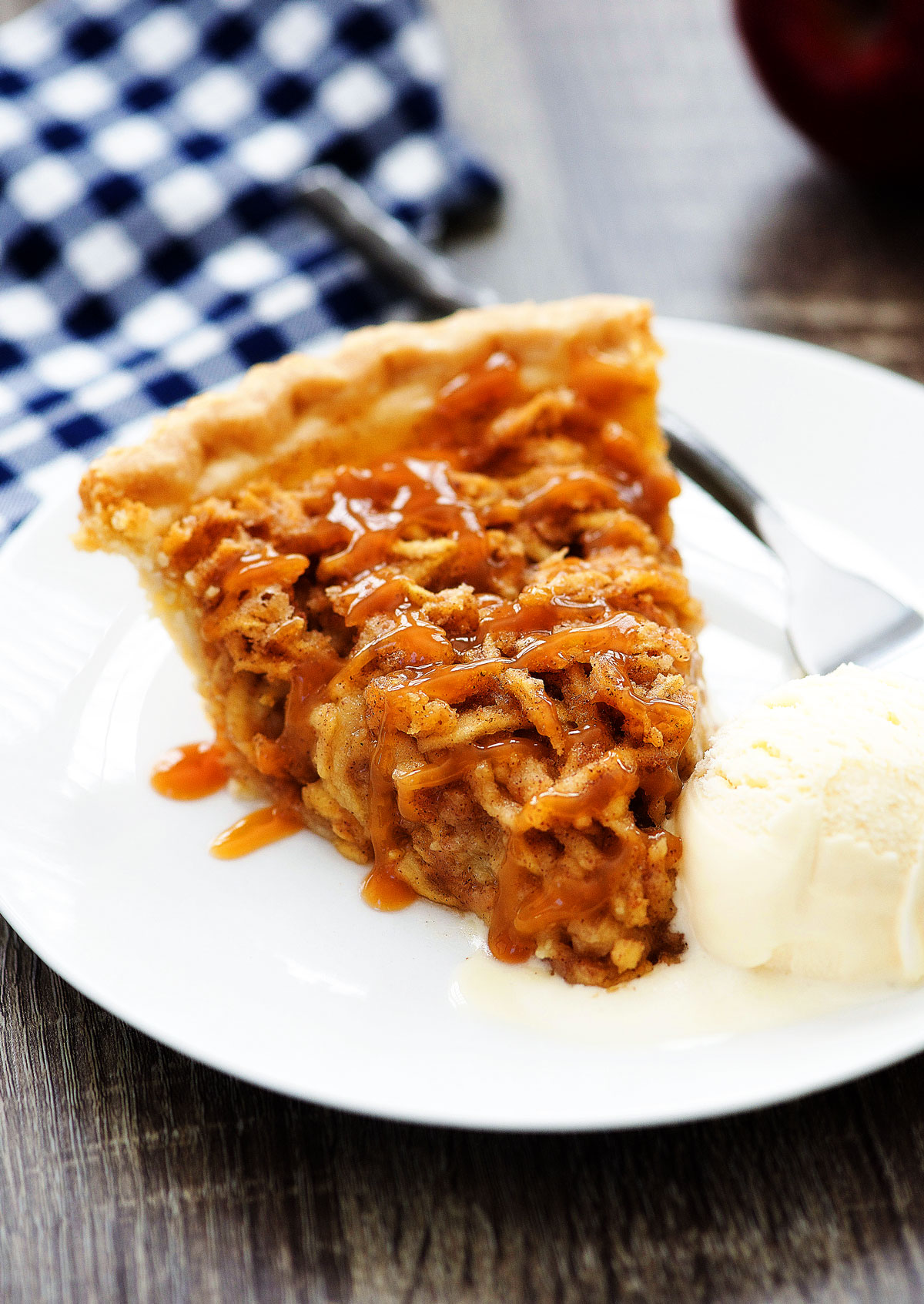 Shredded Apple Pie is filled with grated red apples and has cinnamon flavor. Life-in-the-Lofthouse.com 