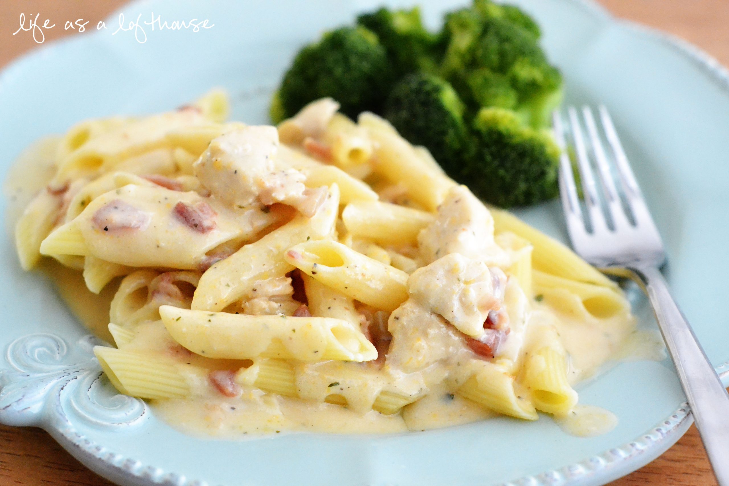 Cheesy Ranch Chicken Pasta is pasta covered in a creamy cheese, chicken and bacon sauce. Life-in-the-Lofthouse.com
