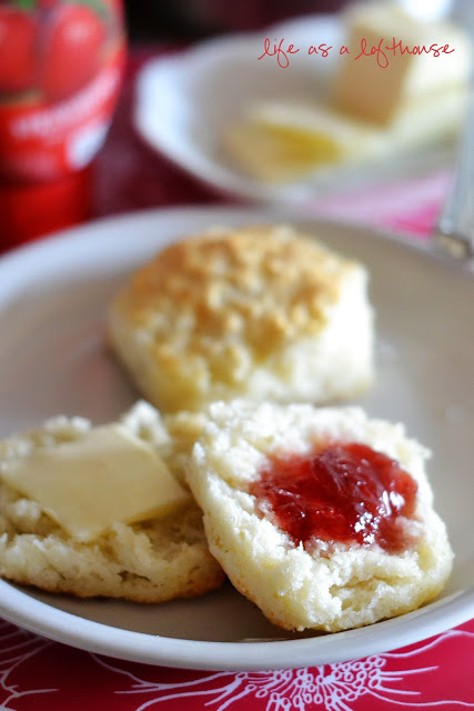 7-Up Biscuits are light, fluffy biscuits that only require four ingredients. Life-in-the-Lofthouse.com