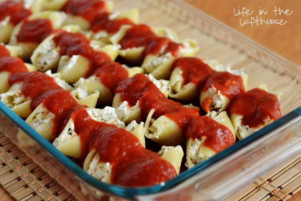 Pesto, chicken and creamy cheese stuffed inside jumbo pasta shells drenched in marinara. Life-in-the-Lofthouse.com