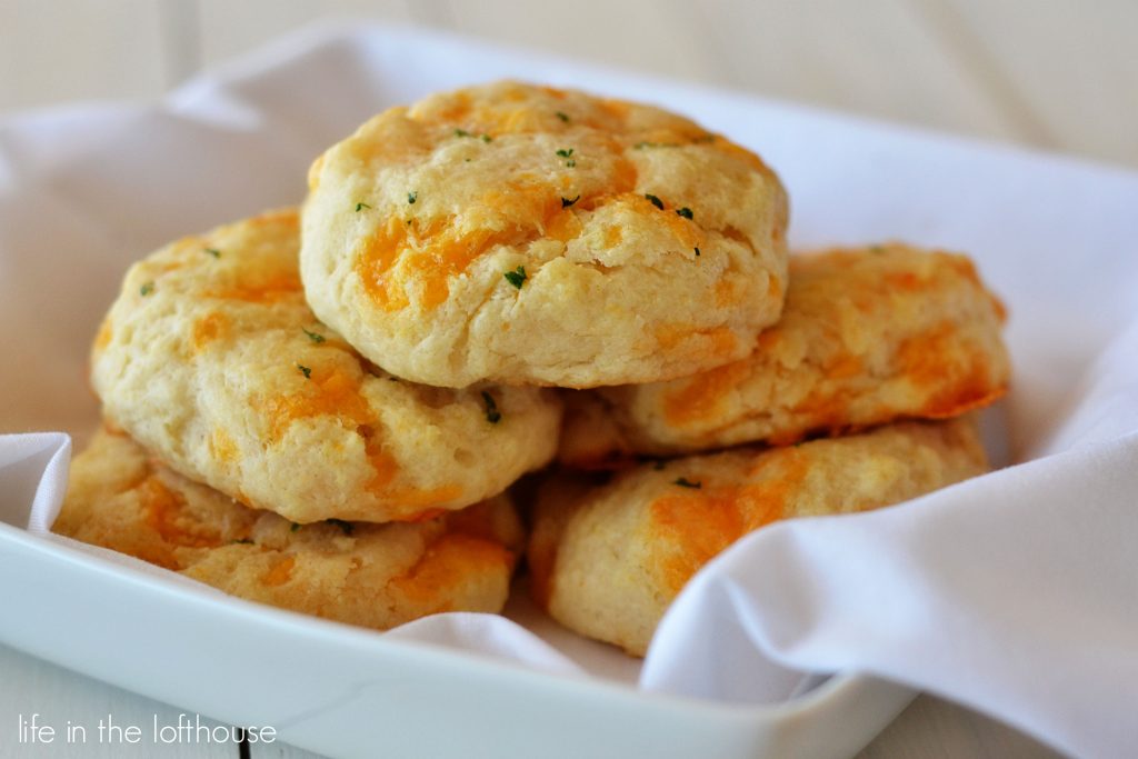 Cheddar bay biscuits are soft, buttery, cheesy rolls with a hint of garlic. Life-in-the-Lofthouse.com
