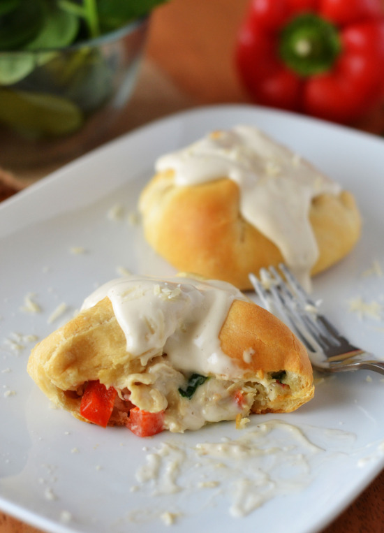 Creamy chicken-garlic bundles are shredded chicken, bell pepper, garlic, spinach, Parmesan cheese and Alfredo sauce all wrapped inside crescent rolls. Life-in-the-Lofthouse.com