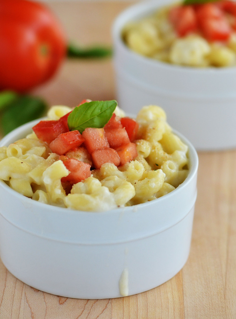 Creamy macaroni and cheese made with Mozzarella, tomatoes, basil and garlic. Life-in-the-Lofthouse.com