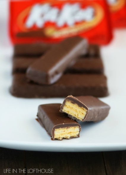 Delicious Kit Kat candy bar copycats made with only 2 ingredients. Life-in-the-Lofthouse.com
