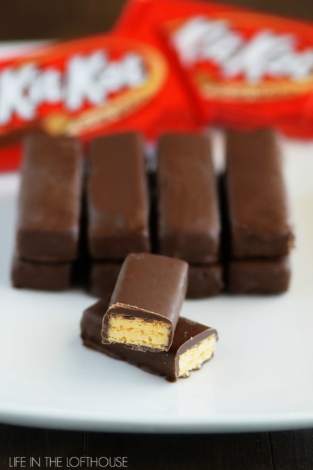Delicious Kit Kat candy bar copycats made with only 2 ingredients. Life-in-the-Lofthouse.com
