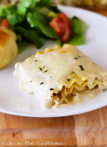 Chicken Alfredo Roll Ups are lasagna noodles rolled up with shredded chicken, Alfredo sauce and Mozzarella cheese. Life-in-the-Lofthouse.com