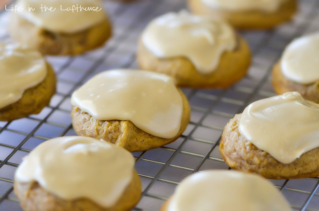 These cookies are loaded with pumpkin and cinnamon spiced flavor with a sweet caramel frosting. Life-in-the-Lofthouse.com