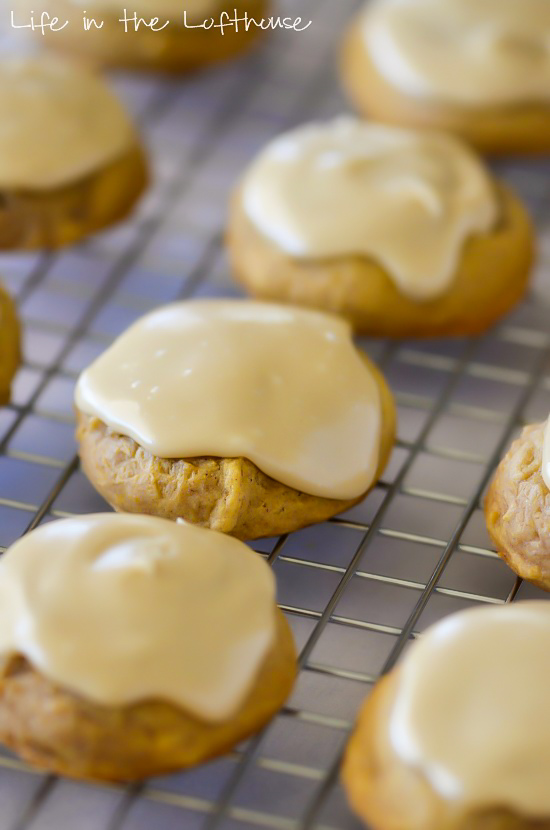 These cookies are loaded with pumpkin and cinnamon spiced flavor with a sweet caramel frosting. Life-in-the-Lofthouse.com