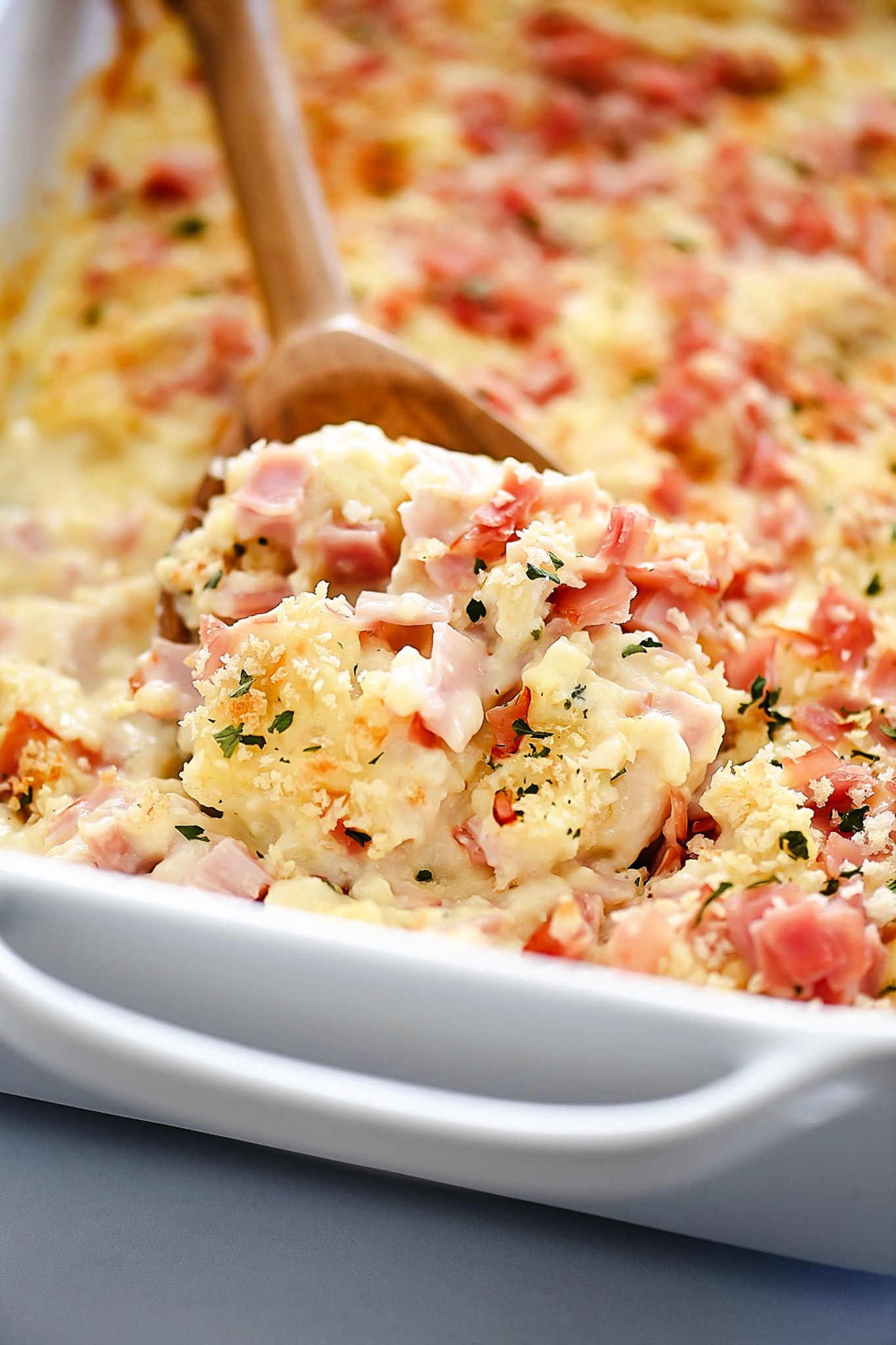 Chicken Cordon Bleu Casserole has all the flavors of traditional and delicious Chicken Cordon Bleu but in casserole form. Life-in-the-Lofthouse.com