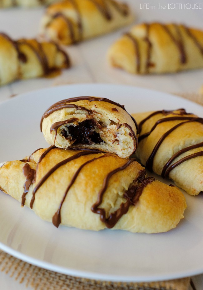 Flaky, buttery crescent rolls stuffed with Nutella, marshmallows, chocolate chips and graham cracker. Life-in-the-Lofthouse.com