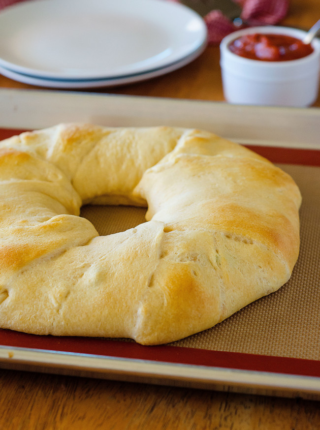 Supreme crescent pizza ring is a delicious, cheesy supreme pizza all wrapped up in a flaky crescent dough. Life-in-the-Lofthouse.com
