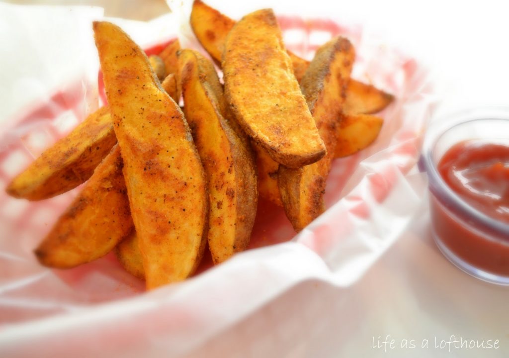 Flavorful baked potato wedges seasoned with paprika, onion and garlic powder. Life-in-the-Lofthouse.com