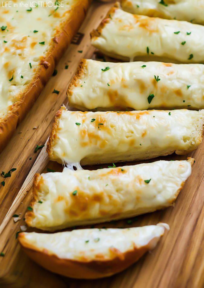 Cheesy garlic bread made with only 4 ingredients. Life-in-the-Lofthouse.com