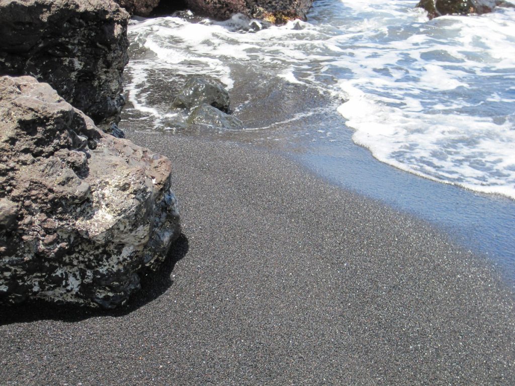 Black-Sand-Beach3