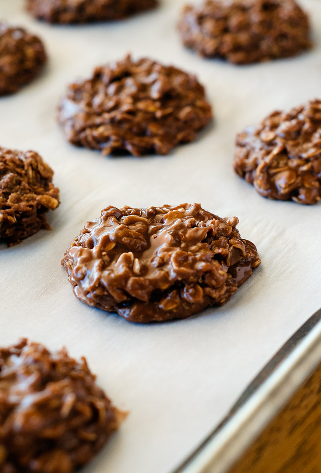 Nutella oatmeal cookies are delicious, chocolatey cookies that don't require baking. Life-in-the-Lofthouse.com