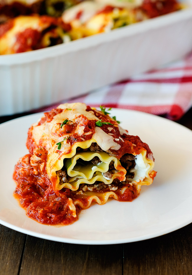 Cheesy Lasagna roll-ups are loaded with ground beef, cheese, spinach, then topped off with spaghetti sauce and cheese. Life-in-the-Lofthouse.com