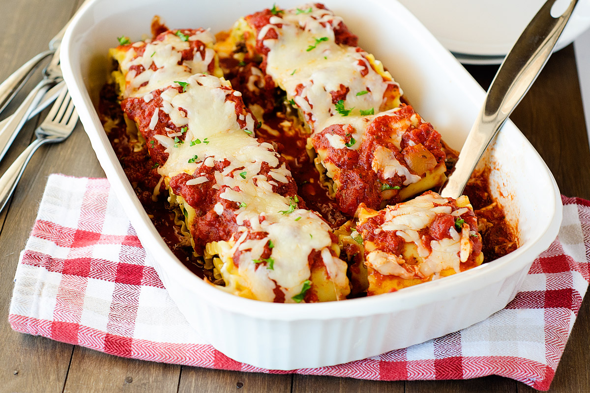 One of my family's favorite dinners- Cheesy Lasagna rolls!