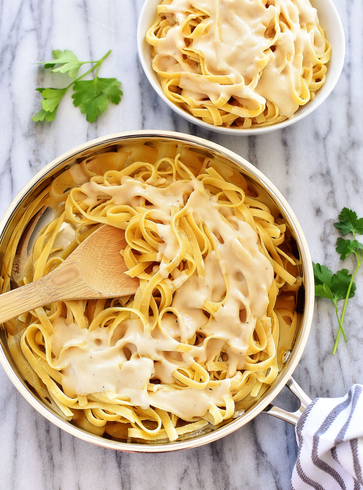 This fettuccine Alfredo is a creamy Italian pasta that uses lighter ingredients. Life-in-the-Lofthouse.com