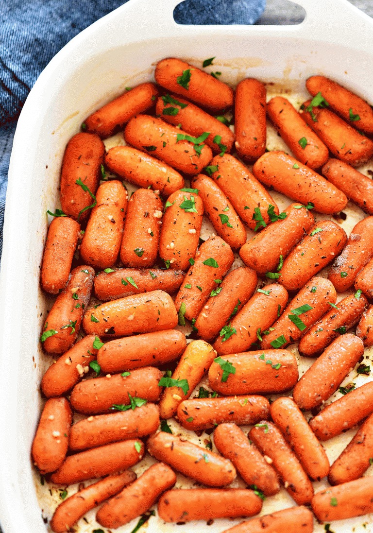 Delicious oven-baked Garlic Roasted Carrots that are loaded with flavor. Life-in-the-Lofthouse.com