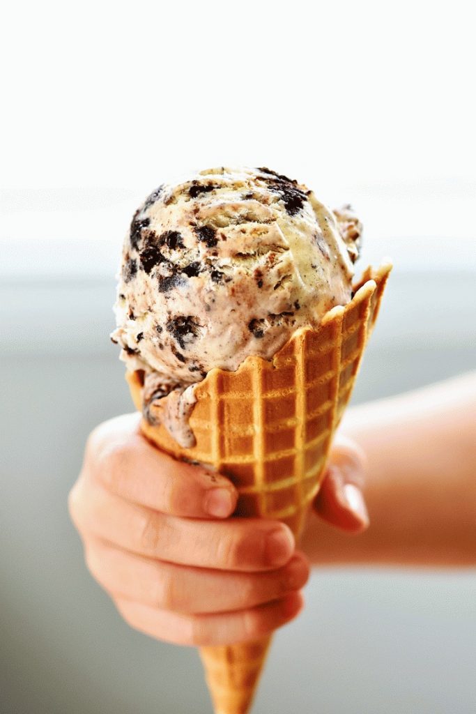Oreo Ice This Oreo ice cream is delicious and creamy with swirls of fudge through out and requires no machine. Life-in-the-Lofthouse.com