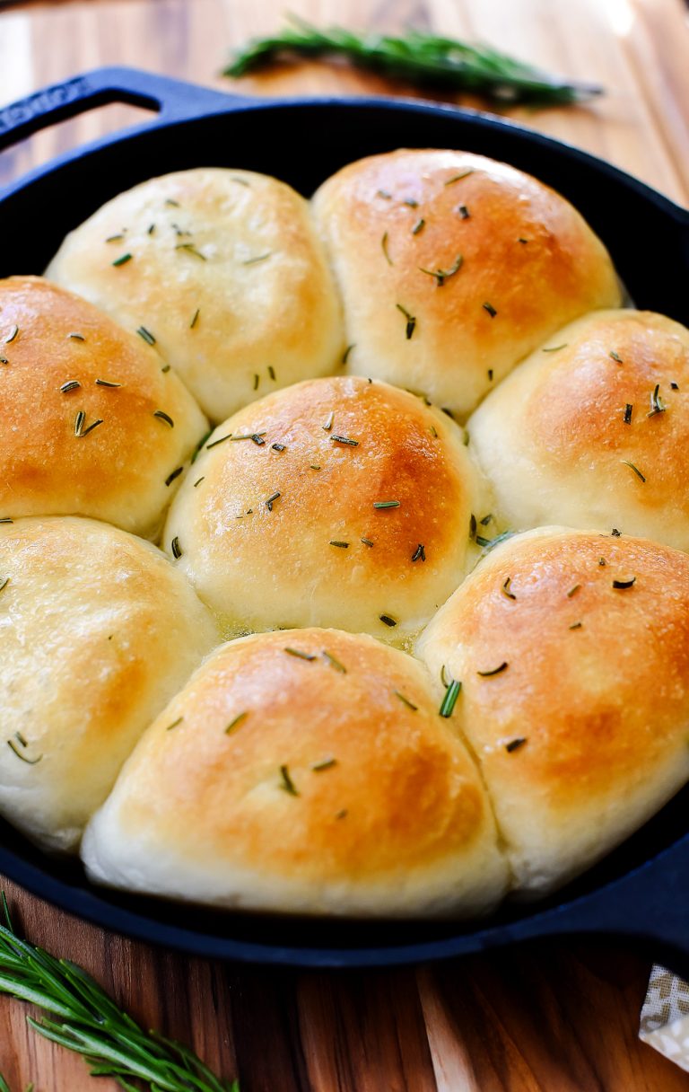 Easy Rosemary Rolls