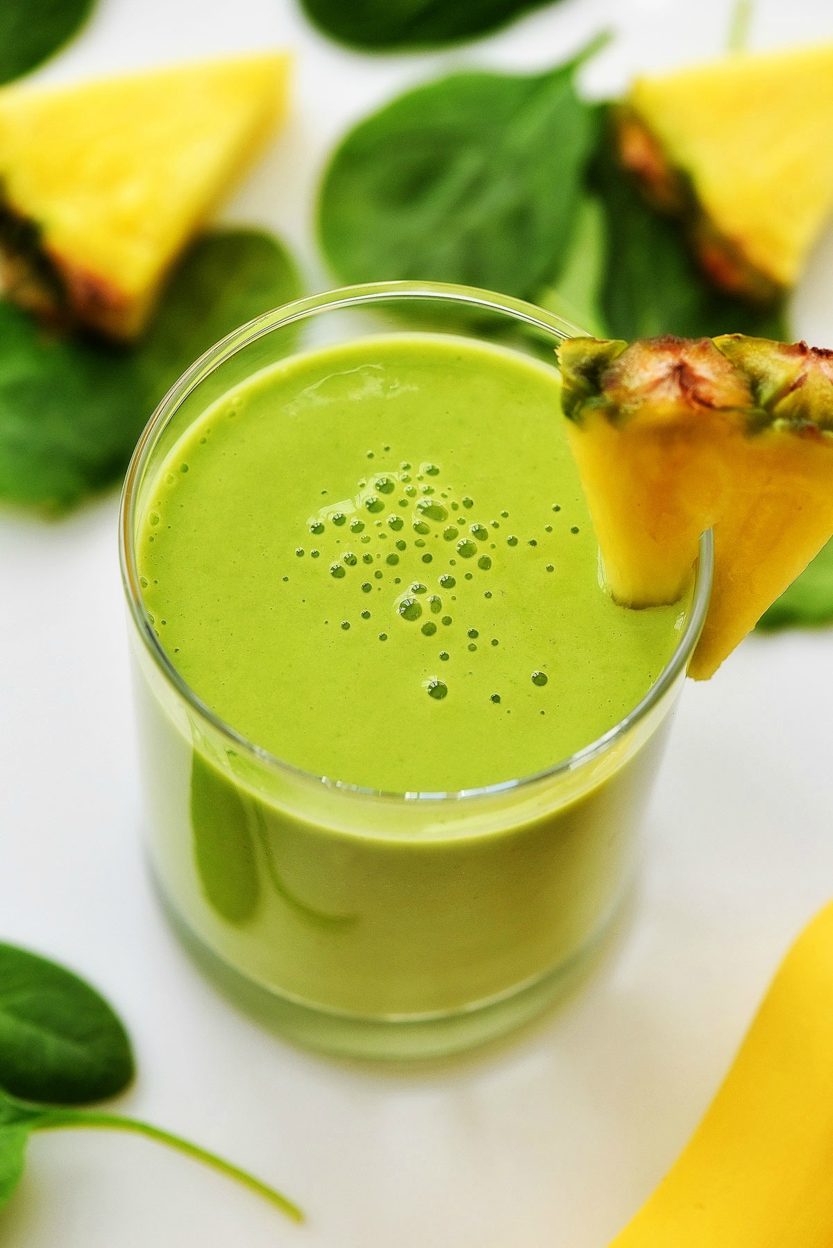 This Detox Green Smoothie is full of delicious spinach, fruit and protein. Life-in-the-Lofthouse.com