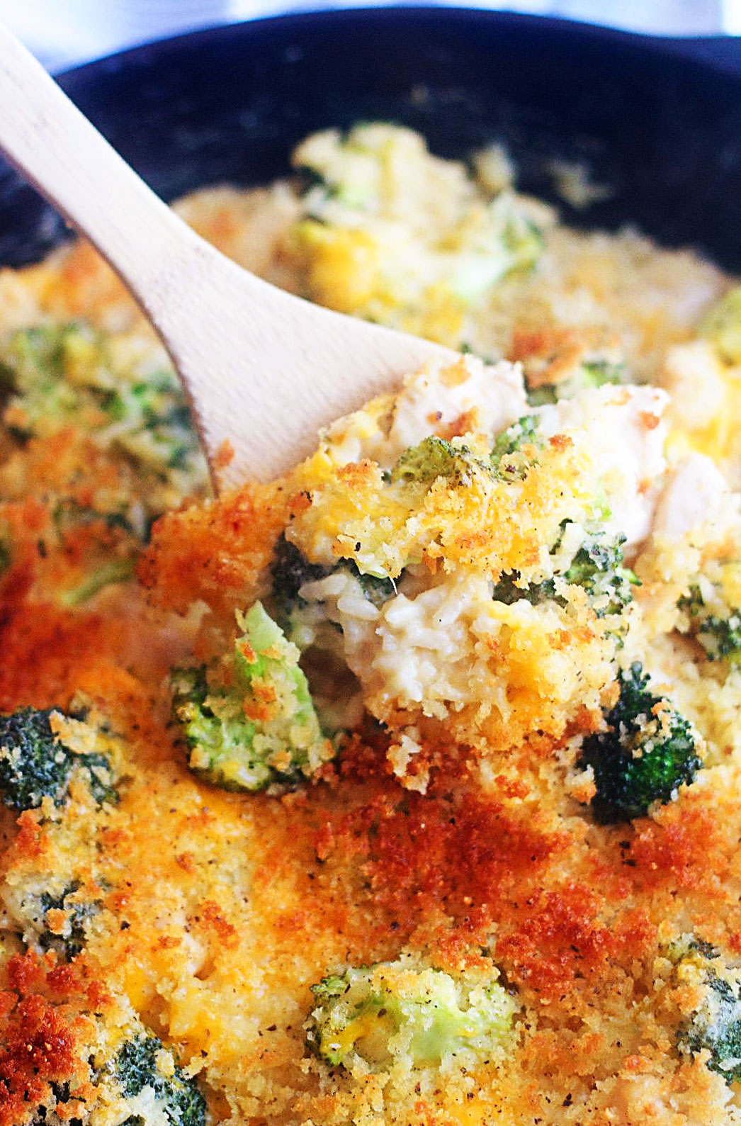This Cheesy Chicken, Rice and Broccoli is a delicious dinner all made in just one skillet. Life-in-the-Lofthouse.com