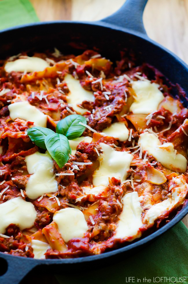 Easy Skillet Lasagna is a delicious lasagna made in just one skillet with ricotta and mozzarella cheese and fresh basil. Life-in-the-Lofthouse.com
