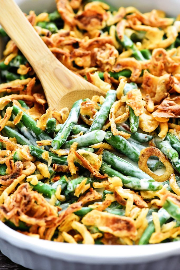 A delicious green bean casserole with a creamy homemade sauce, fresh green beans and lots of fried onions. Life-in-the-Lofthouse.com
