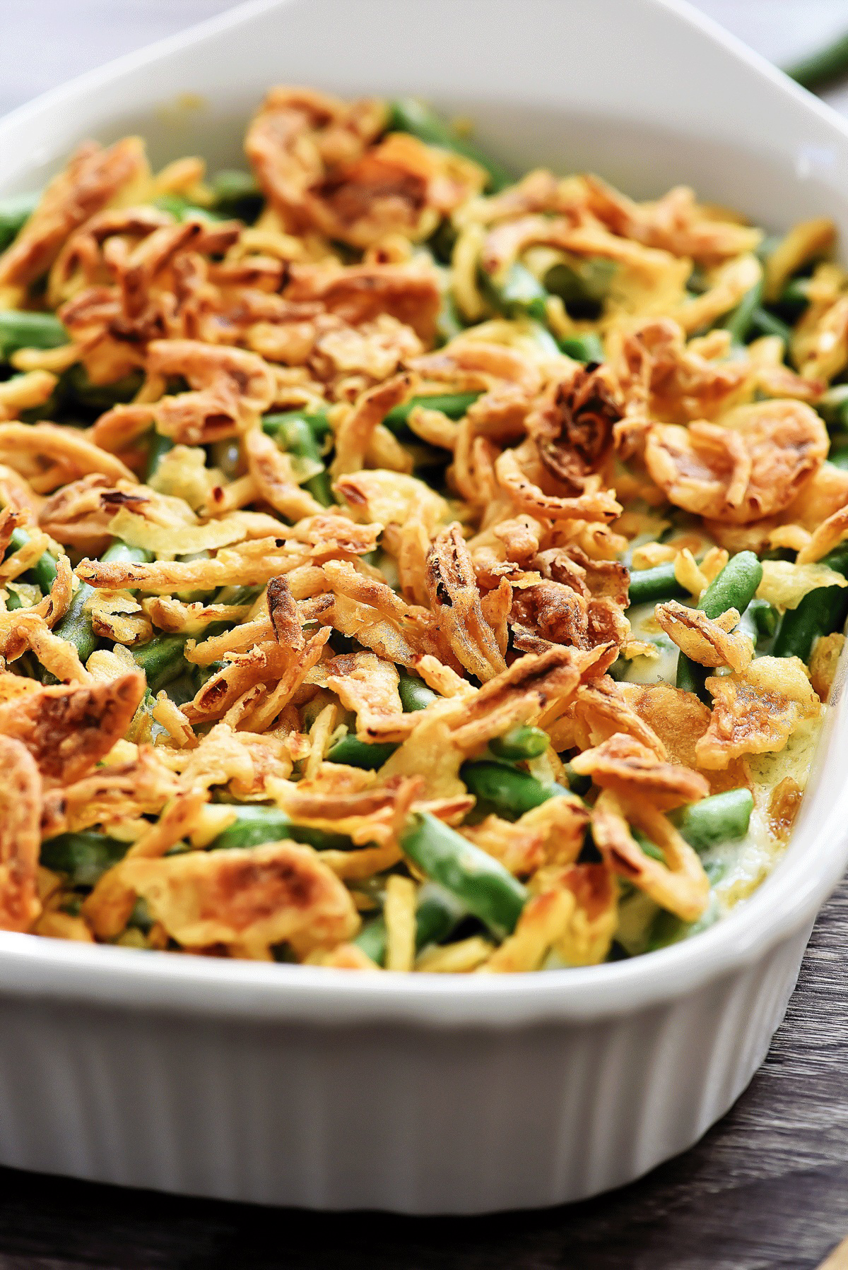 A delicious green bean casserole with a creamy homemade sauce, fresh green beans and lots of fried onions. Life-in-the-Lofthouse.com
