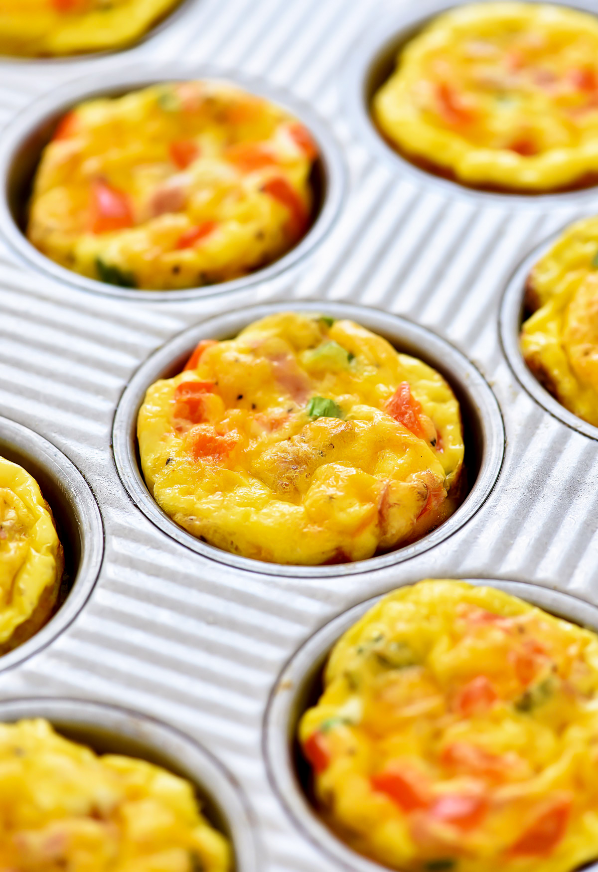 Scrambled Egg Breakfast Muffins are egg muffins filled with ham, green onion cheese and bell pepper. Life-in-the-Lofthouse.com