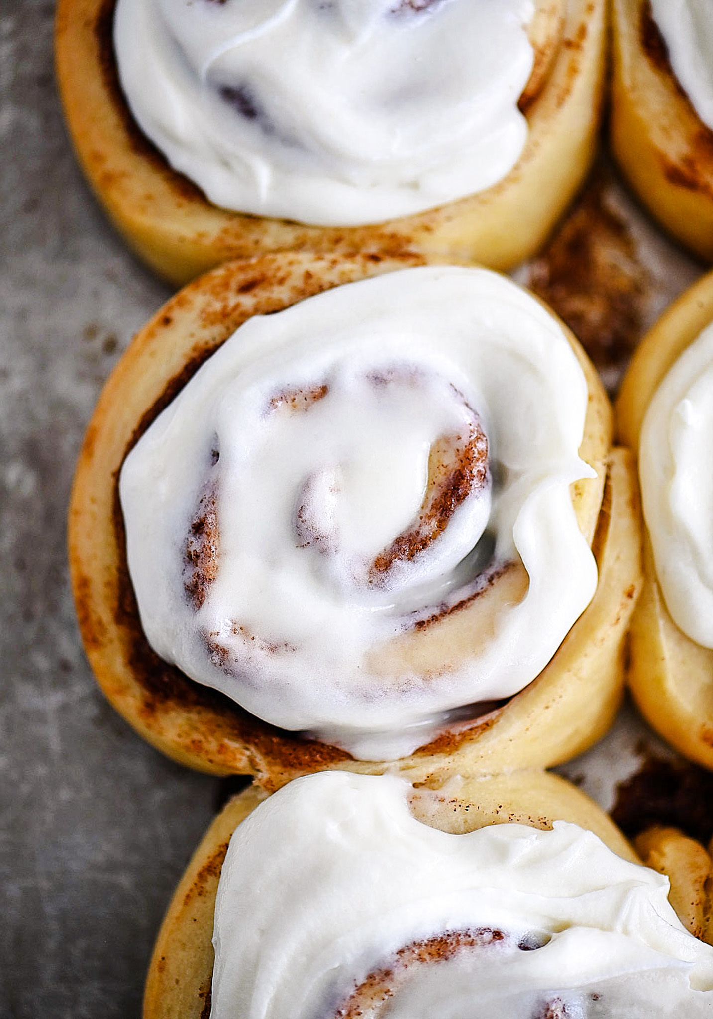These copycat Cinnabon Cinnamon Rolls are delicious, soft and taste like the ones from the famous chain. Life-in-the-Lofthouse.com