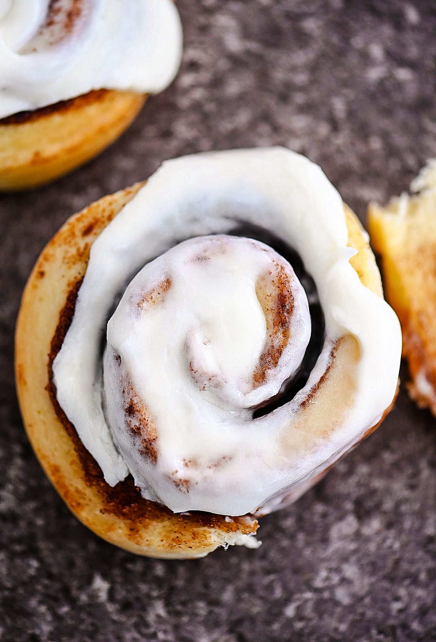 These copycat Cinnabon Cinnamon Rolls are delicious, soft and taste like the ones from the famous chain. Life-in-the-Lofthouse.com